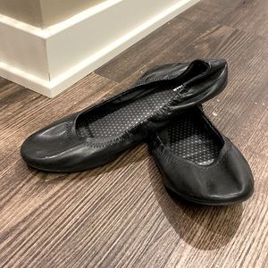 Faded Glory size 9W memory foam flats